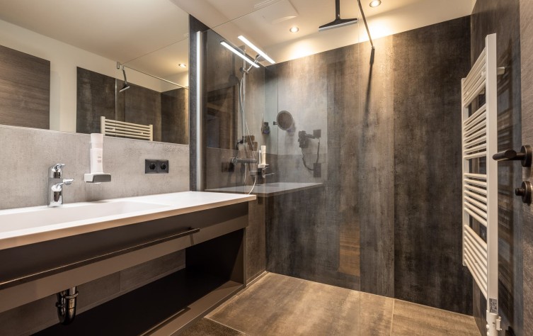 Badezimmer im Familienzimmer Mirzl